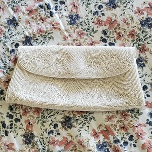 Handbeaded clutch